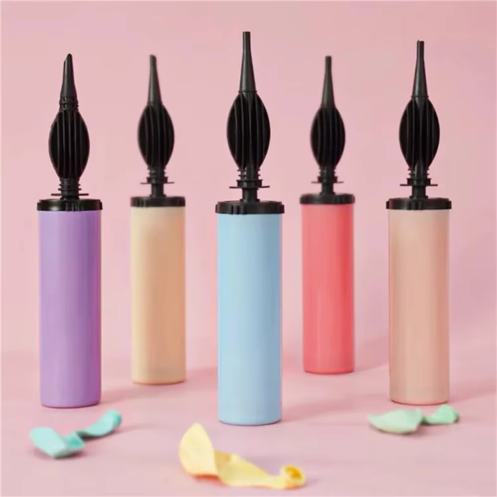 Balloon Pump Hand - 1/3 個ランダムマカロンバルーンポンプ空気インフレータハンドプッシュポータブルバルーンアクセサリー結婚式誕生日パーティーの装飾用品