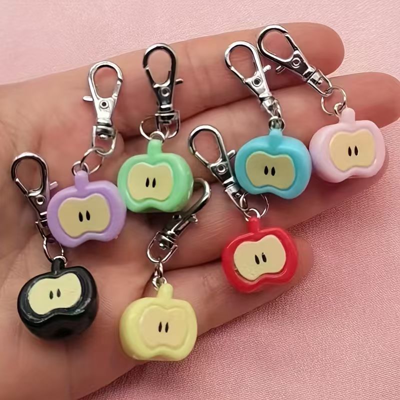 Party Favor Bag - 7個入り樹脂製模造アップルキーホルダー、バッグや携帯電話アクセサリーに最適、ギフトに最適です。