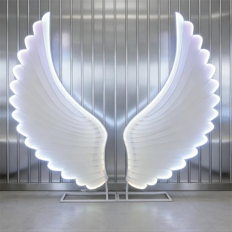 光る天使の羽ライト小道具 カラフルファンタジーLEDウィング - Event & Party Supply Photos のレビューと価格